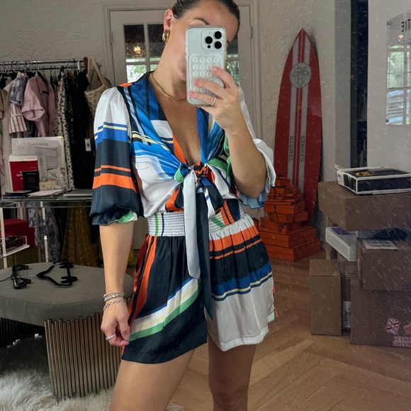 Designer silk short set - Picture 3 of 4